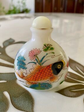 Vintage Chinese hand-painted Opaque Pekin Glass Snuff or Scent Bottle